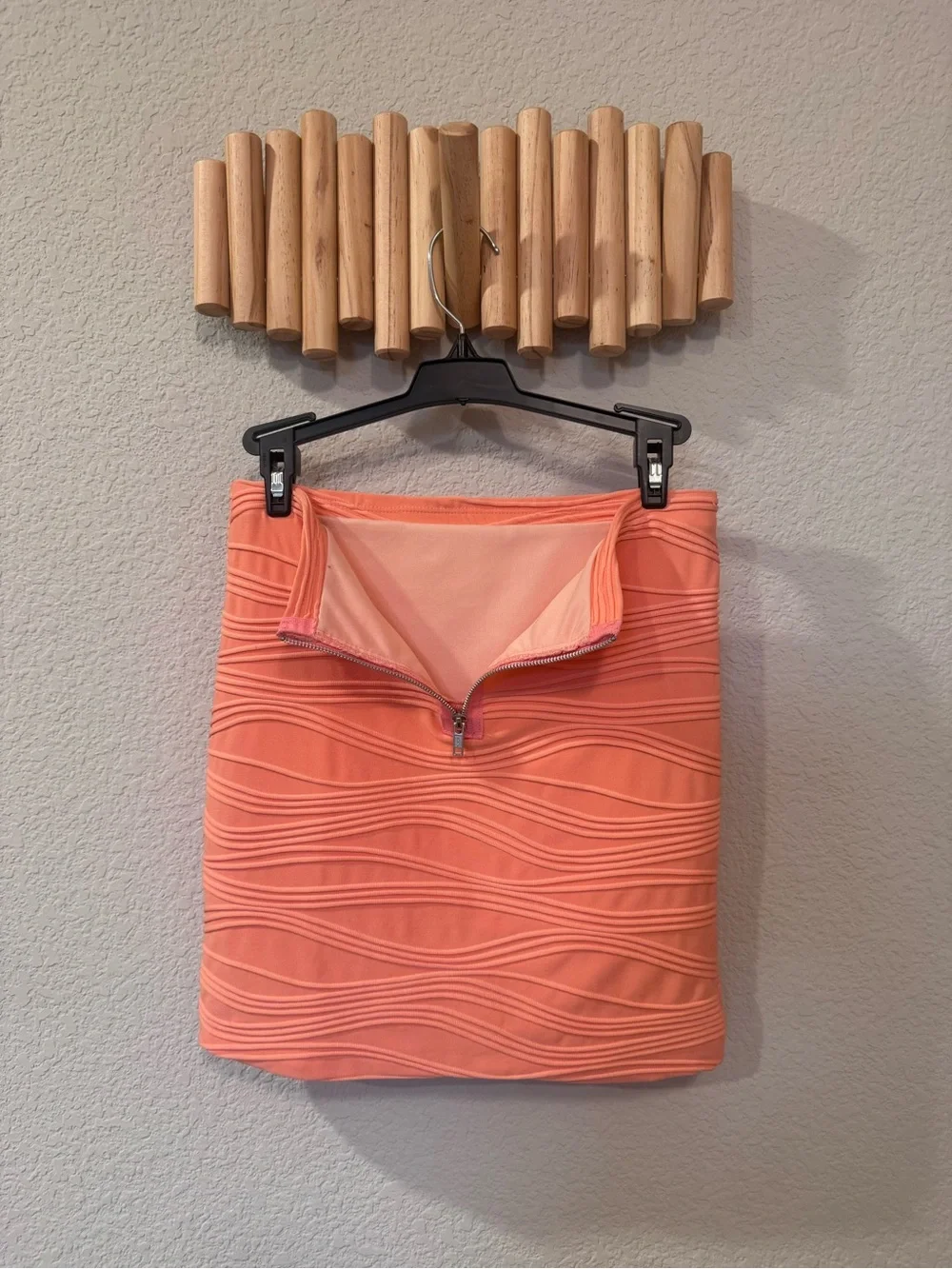 Coral Textured Mini Skirt/ NEVER WORN - Picture 6 of 6